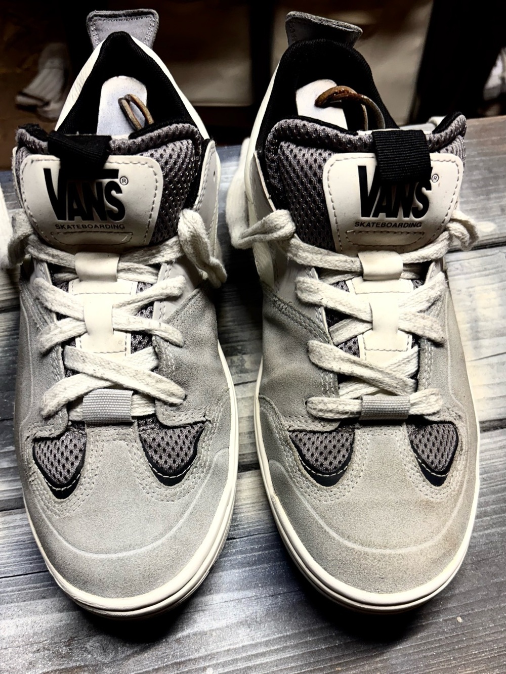 Vans Men’s Light Gray Suede & Mesh Sneakers size 11